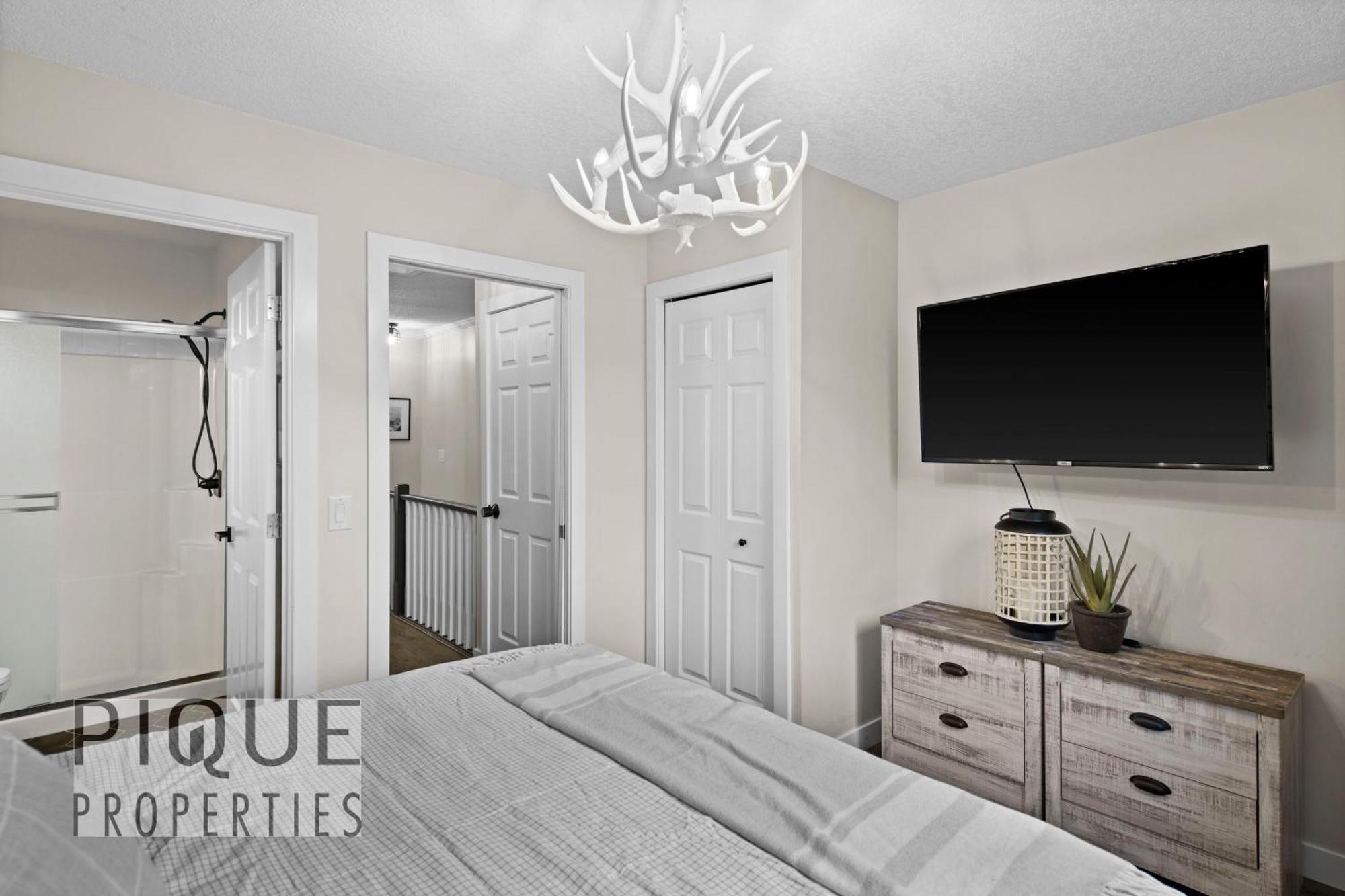 Mystic Mountain Chalet, Heated Outdoor Pool & Hot Tub, Free Parking, Fast Wifi! Canmore Kültér fotó