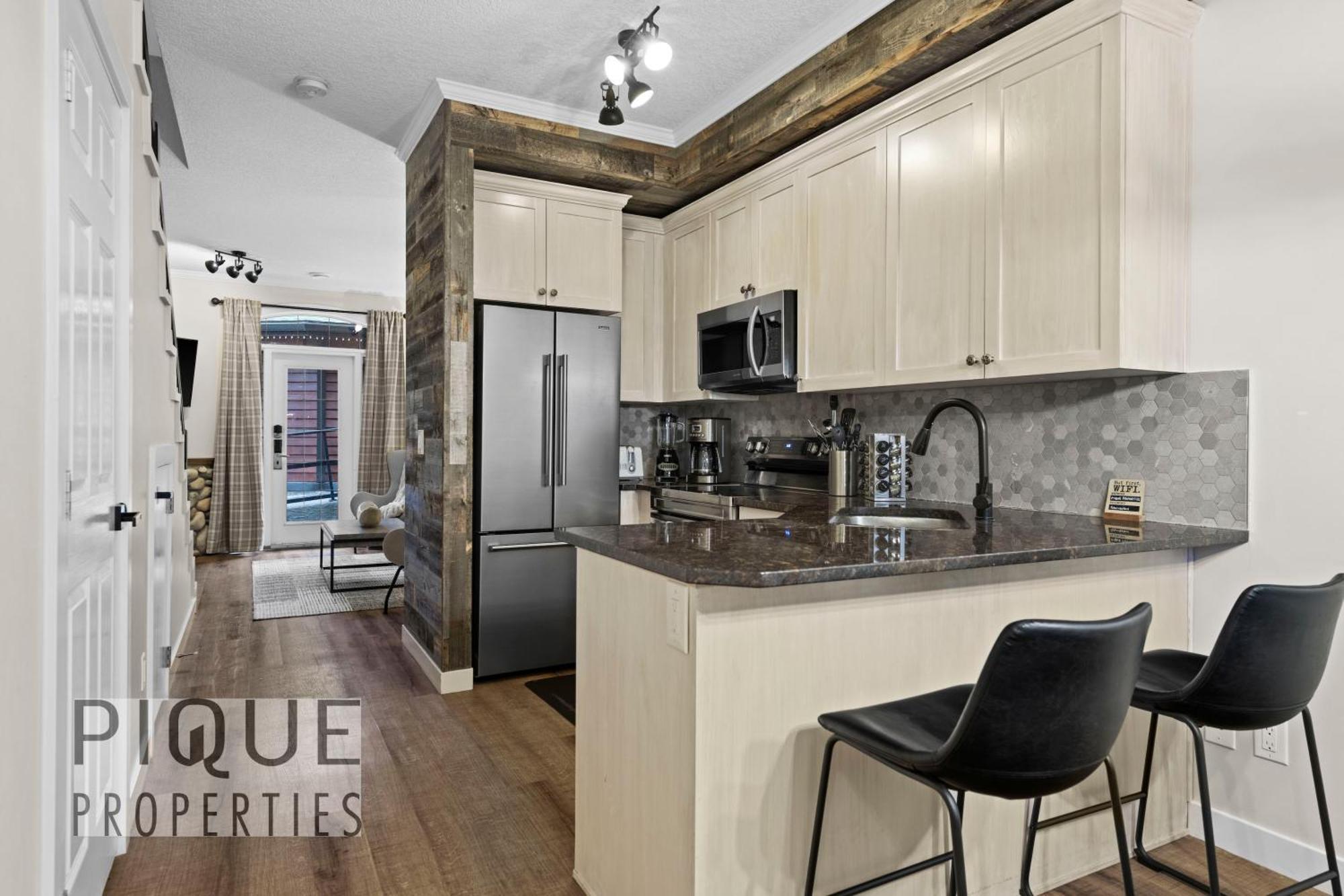 Mystic Mountain Chalet, Heated Outdoor Pool & Hot Tub, Free Parking, Fast Wifi! Canmore Kültér fotó