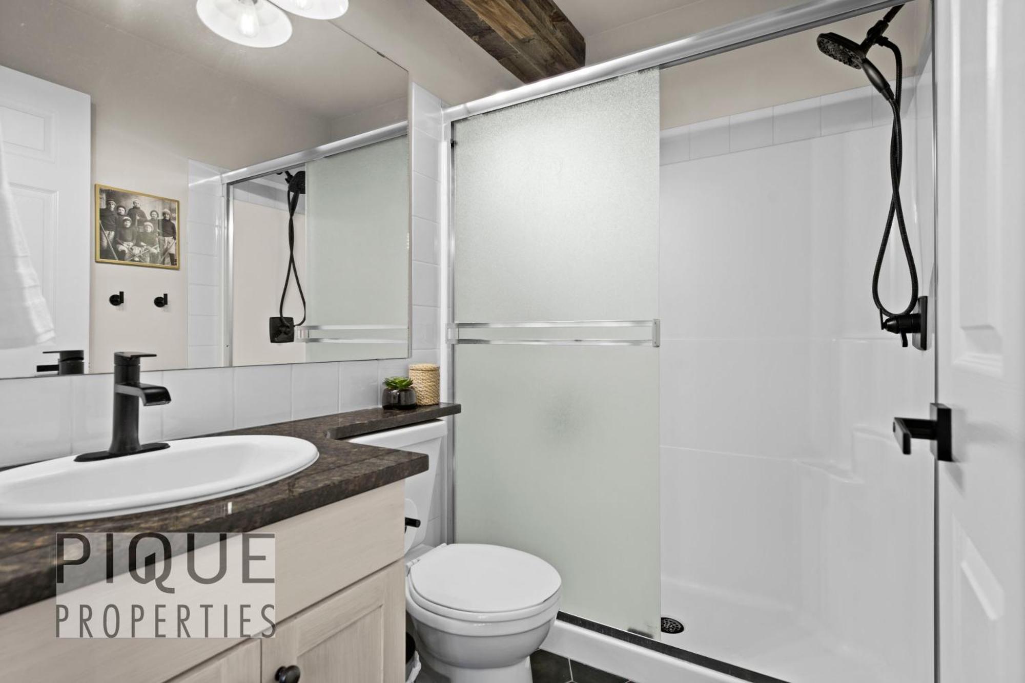 Mystic Mountain Chalet, Heated Outdoor Pool & Hot Tub, Free Parking, Fast Wifi! Canmore Kültér fotó