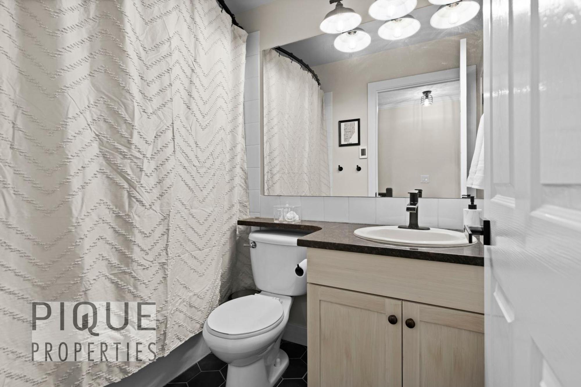 Mystic Mountain Chalet, Heated Outdoor Pool & Hot Tub, Free Parking, Fast Wifi! Canmore Kültér fotó