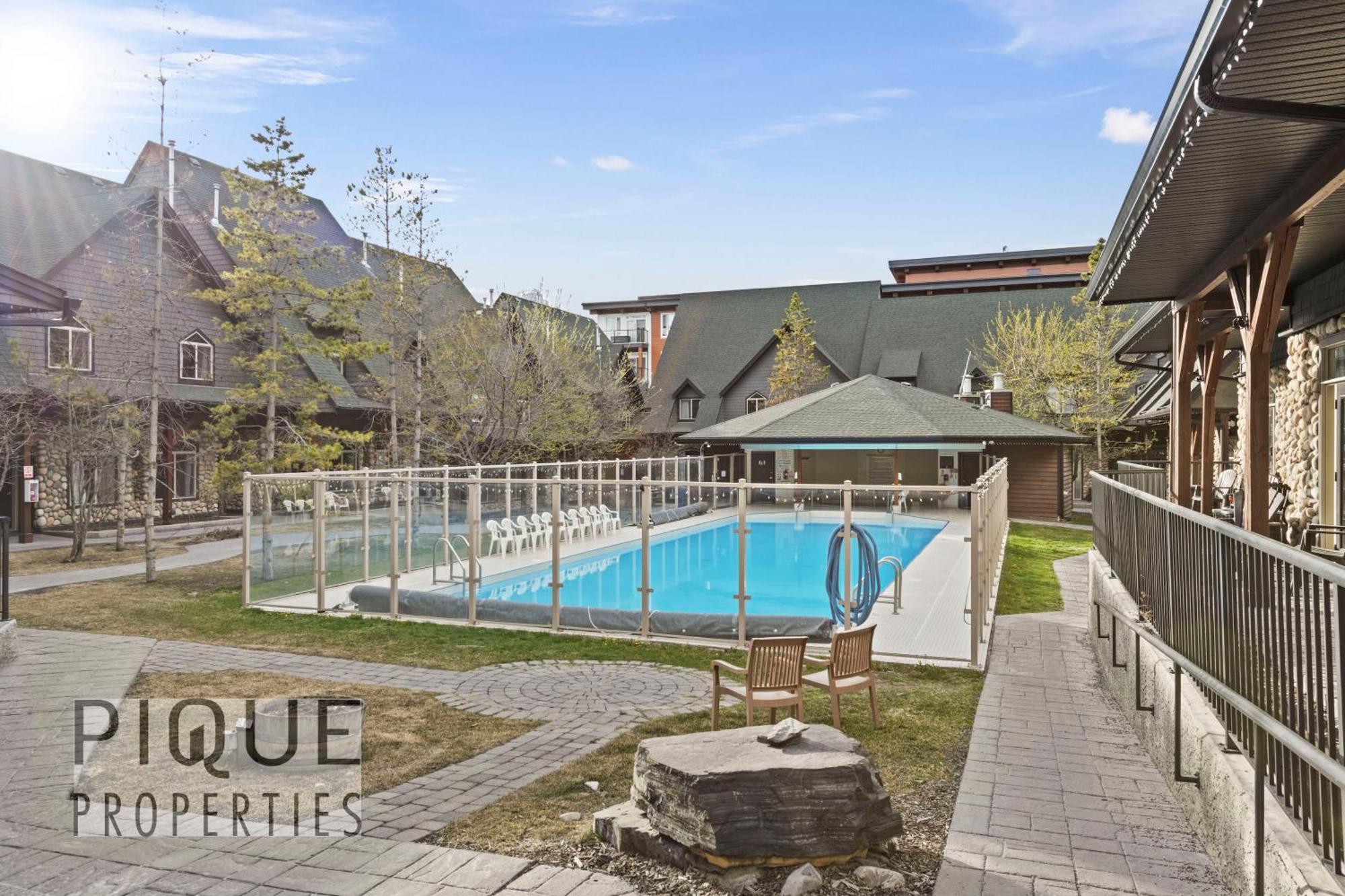 Mystic Mountain Chalet, Heated Outdoor Pool & Hot Tub, Free Parking, Fast Wifi! Canmore Kültér fotó
