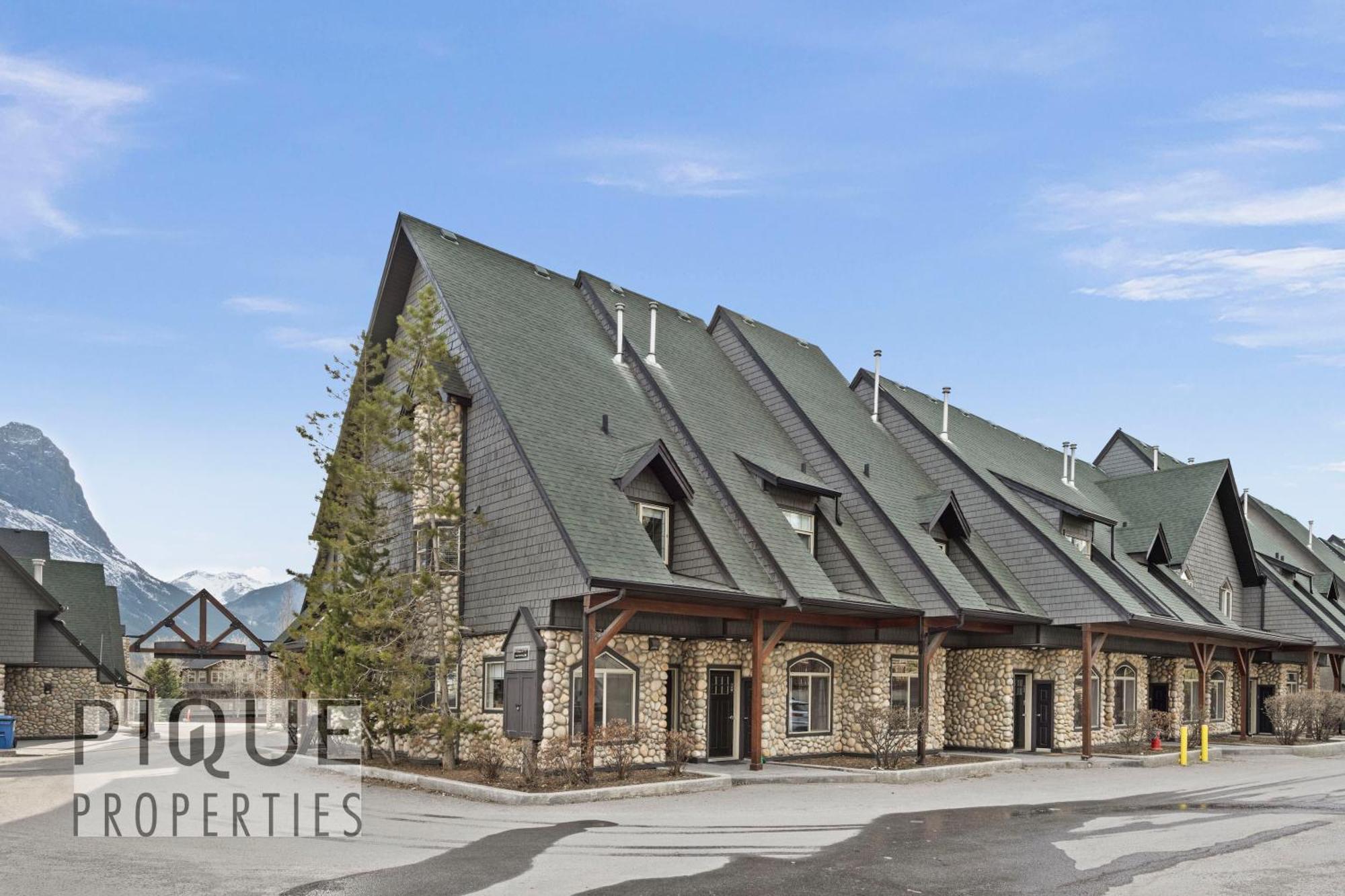 Mystic Mountain Chalet, Heated Outdoor Pool & Hot Tub, Free Parking, Fast Wifi! Canmore Kültér fotó