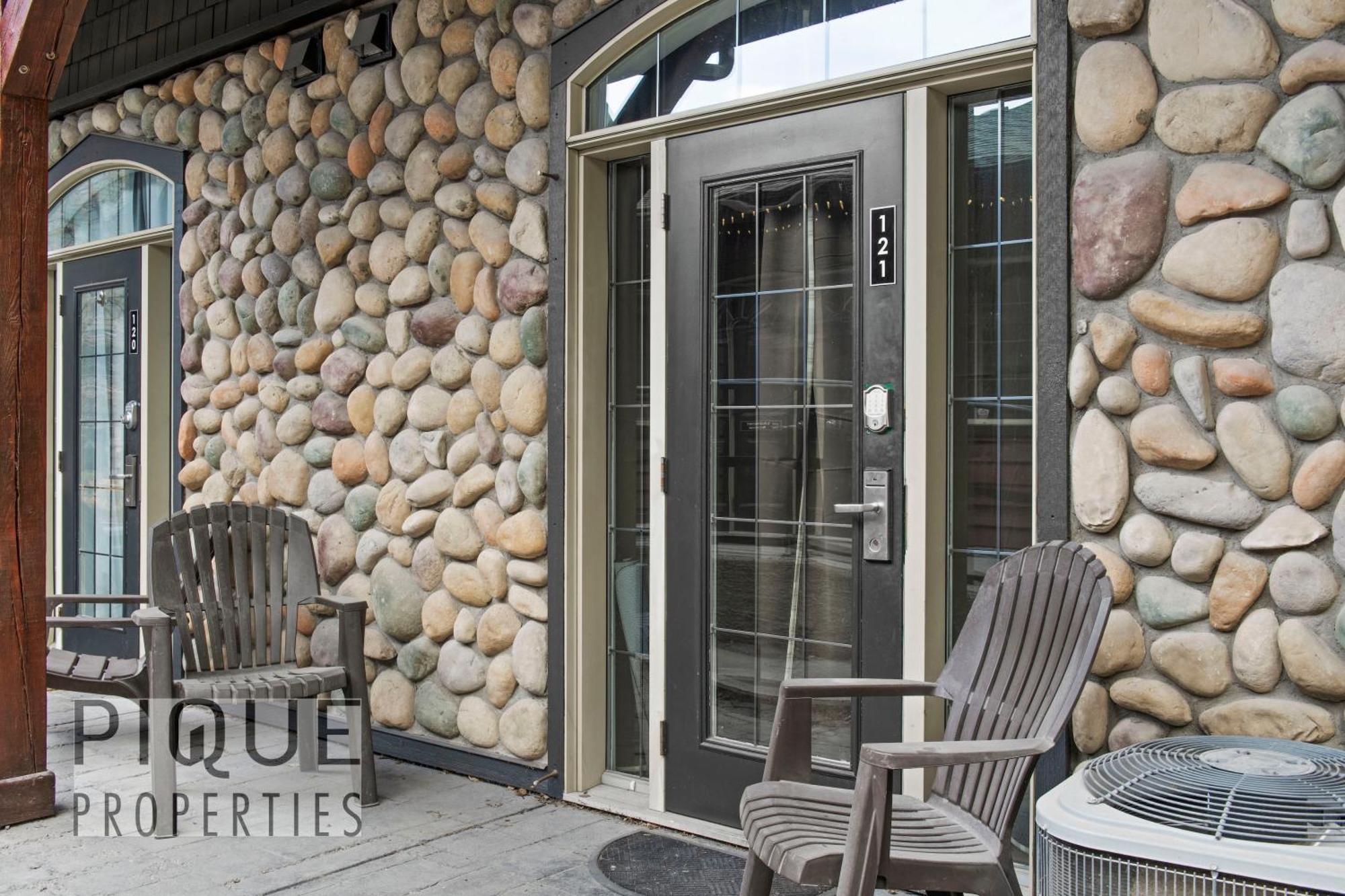 Mystic Mountain Chalet, Heated Outdoor Pool & Hot Tub, Free Parking, Fast Wifi! Canmore Kültér fotó