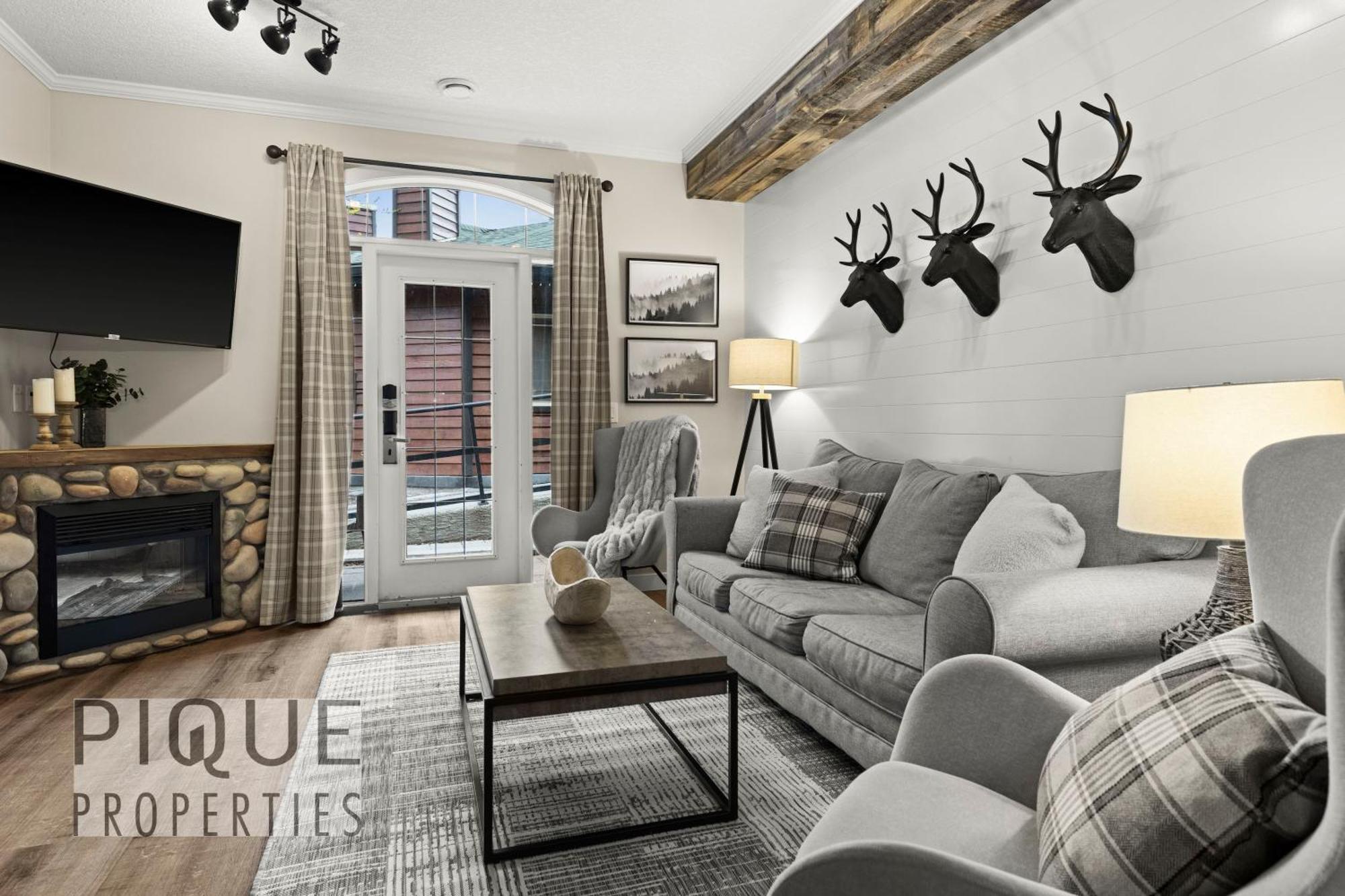 Mystic Mountain Chalet, Heated Outdoor Pool & Hot Tub, Free Parking, Fast Wifi! Canmore Kültér fotó